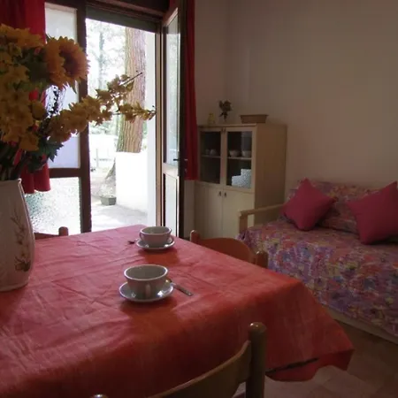 Apartment Charming With Fenced Garden